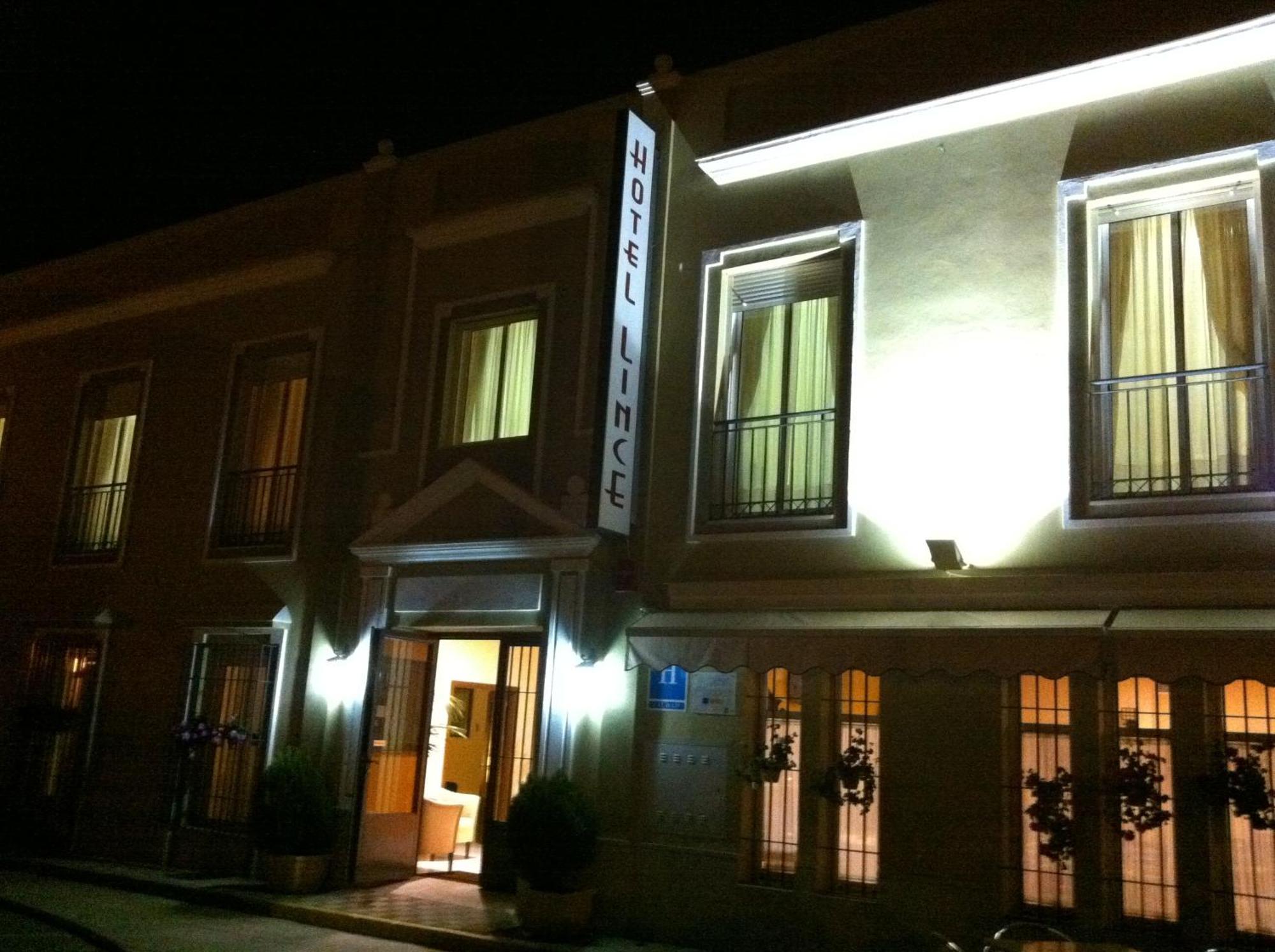 Aznalcázar Hotel Lince מראה חיצוני תמונה